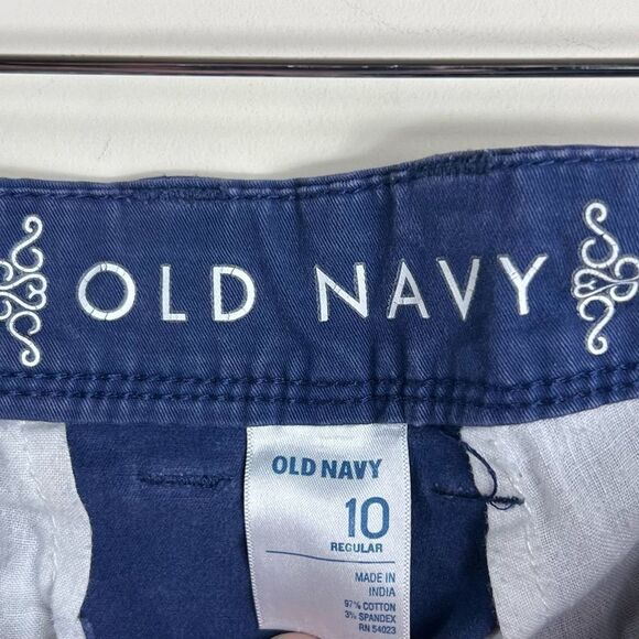 Old Navy Slim Boyfriend Chino in Goodnight - Picture 7 of 8